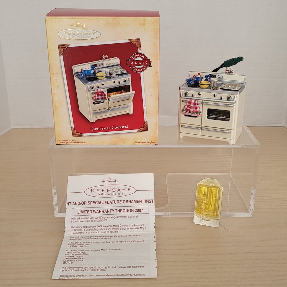 Hallmark Keepsake 2004 Magic Christmas Cookies Stove Light Up Christmas Ornament